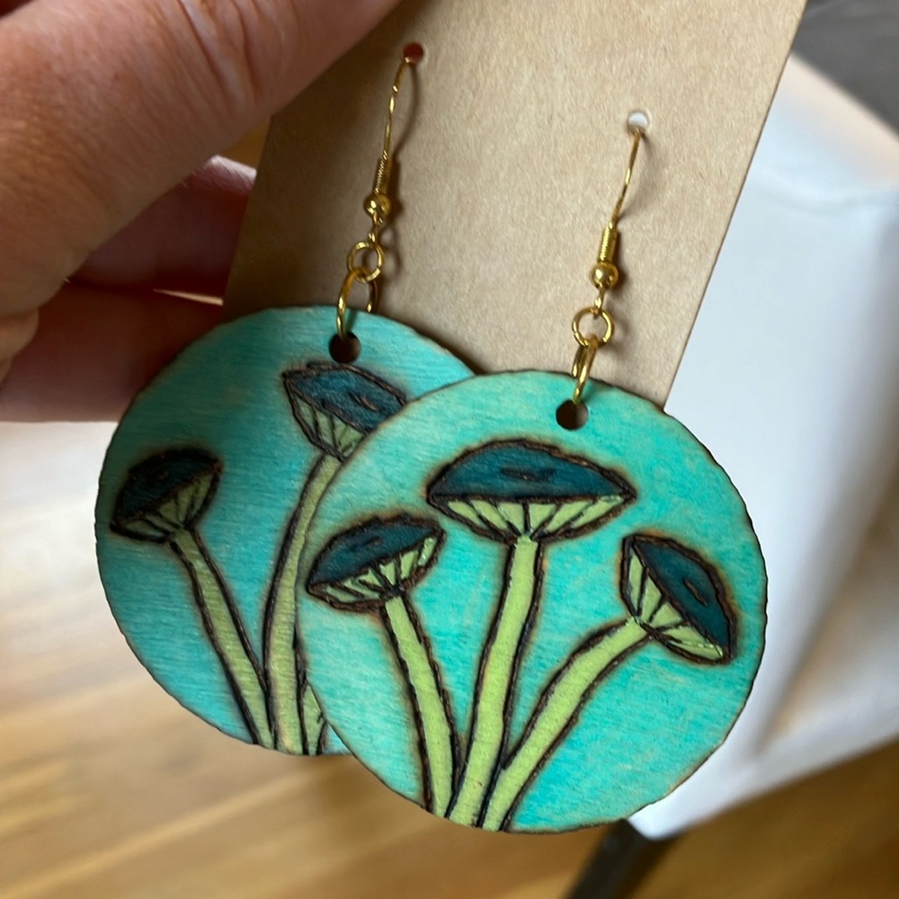 Mushroom motif earrings, handmade sooooo cuuute🍄‍🟫✨🍄‍🟫✨